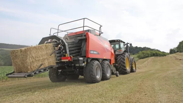 KUHN large square balers in action
