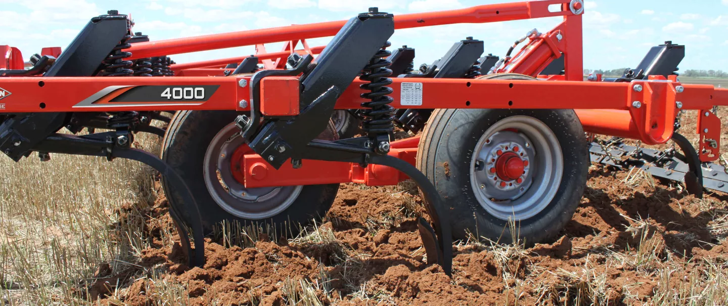 KUHN 4000 Chisel Plows at work