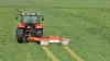 PZ 220 trommelmaaier met kneuzer maait gras op een vlak veld