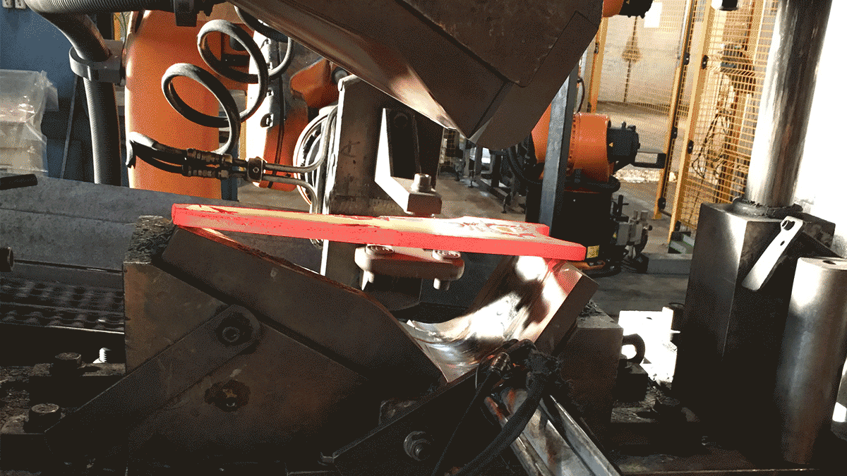 The bending phase ensures that no steel fibres are deformed to increase resistance to impacts and stress. Angled, the shape of the tines reduces power requirement and increases resistance to wear.