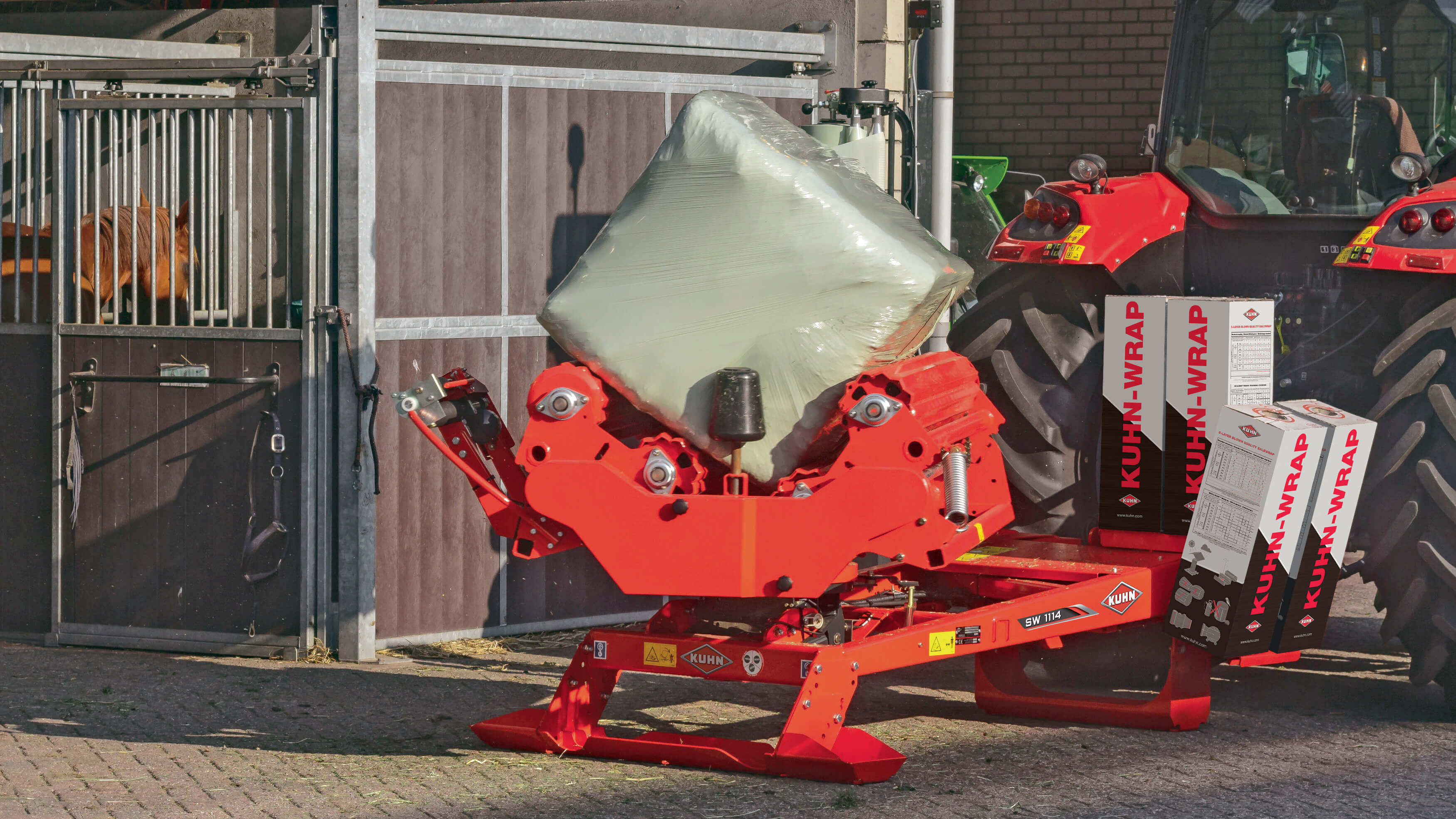 Square & Round Bale Wrapper SW 1114 | KUHN