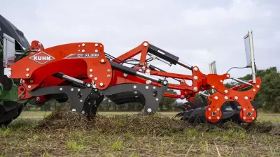 The DT 300 XL in action, loosening compacted soil