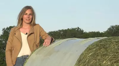 Presenter in front of a ball