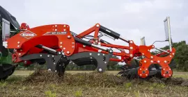 The DT 300 XL in action, loosening compacted soil