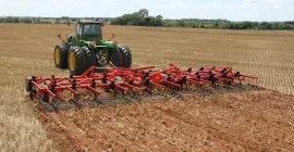 KUHN 4000 cultivatoren aan het werk