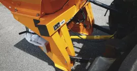 Ophanging en frame van de AXEO zout-, zand-, grind- en kunstmeststrooier