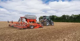 Min-till seed drill ESPRO 6002 R at work