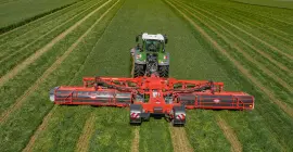 FC 13460 RA mower conditioner in action