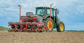 Pneumatische precisiezaaimachine MAXIMA 3 aan het werk