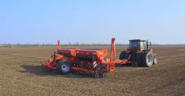 Easy adjustments of seeding depth and coulter pressure for PREMIA 9000 TRC seed drill