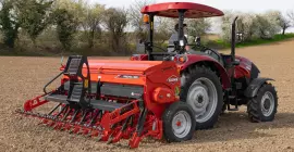 Foto de la sembradora mecánica suspendida PREMIA 300 trabajando