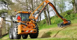 KUHN PRO-LONGER GII 6183/7483 TP en e-TPA Armklepelmaaiers met telescooparm: de extra hoogte die u zocht!