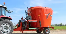 Photo de la mélangeuse traînée PROFILE PLUS 1 CL au travail