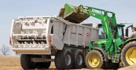 Aanzicht van de KUHN meststrooiers PSC 161