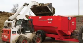 KUHN RA 130 Reel Auggie Mixer in action