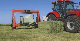 SW 4014 wrapping a square bale with in front of the tractor a square bale