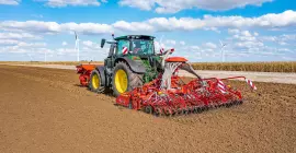 Combiné de semis KUHN au travail - HR 4530 RCS et BTFR 4530 (seedflex)