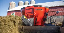 Vista de las mezcladoras de sinfín único de la serie VSL 100 de KUHN