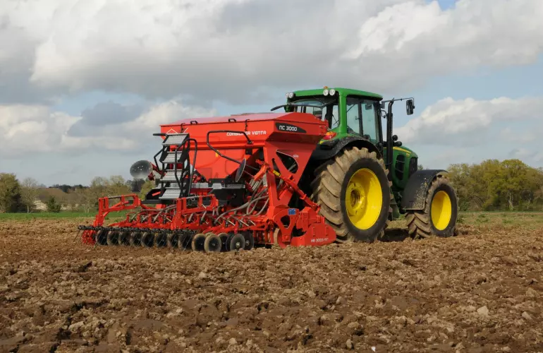 VEN?TA NC seed drills in the field