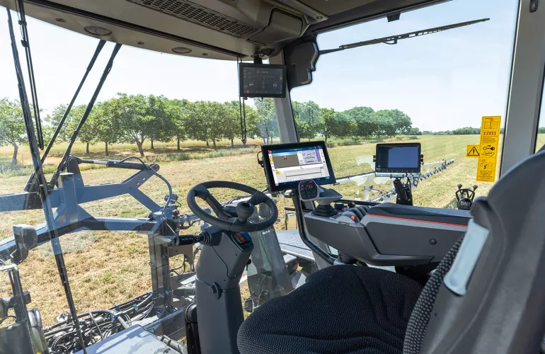 cabin if the ARTEC F40 EVO self-propelled sprayer!