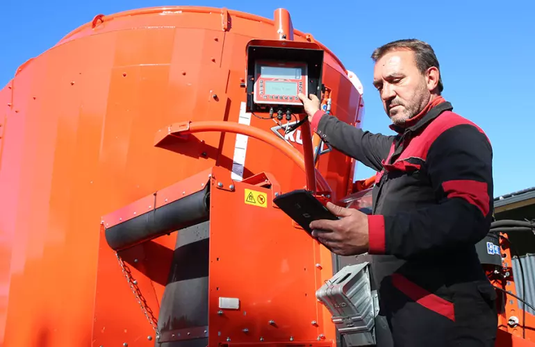 the farmer connecting with datamix control