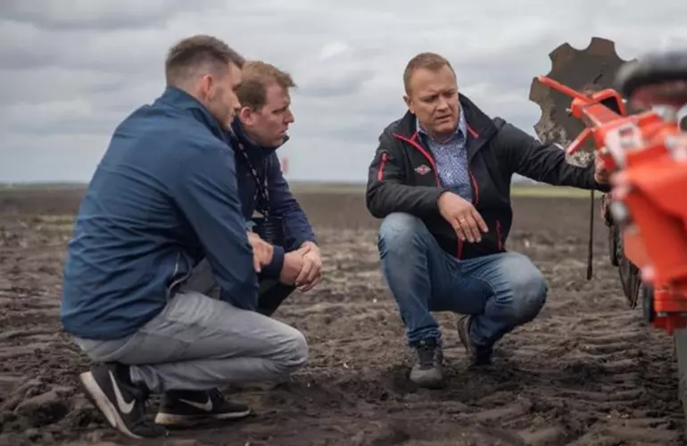 KUHN crop days team presented