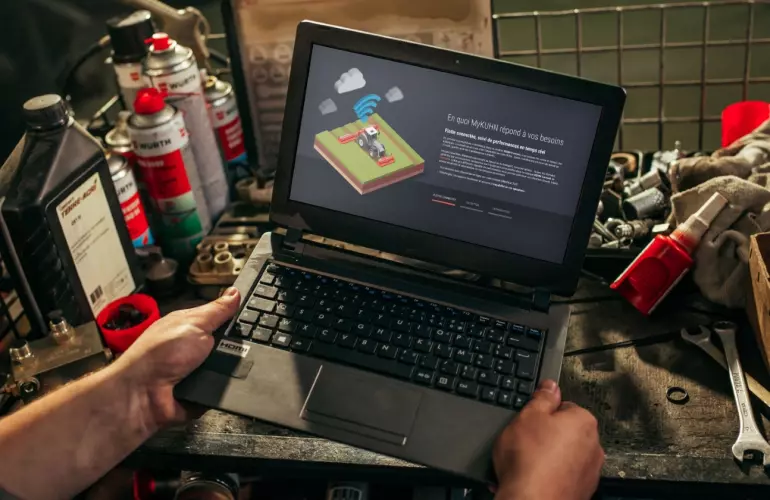 Connect your terminal to the Internet or update it to finalize activation.