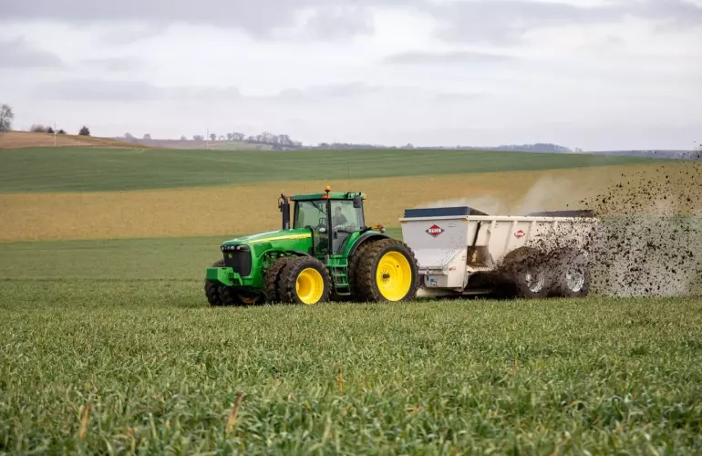 SLC 200 Series Side-Discharge Manure Spreader