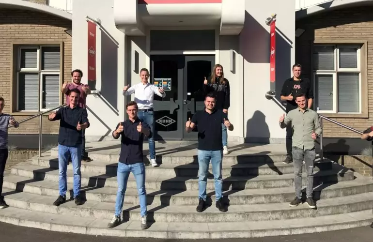 Hier KUHN jij het maken. En wij zullen je daarbij helpen! Onze ervaren medewerkers leren je graag de kneepjes van het vak. Andersom leren wij ook graag van jou.