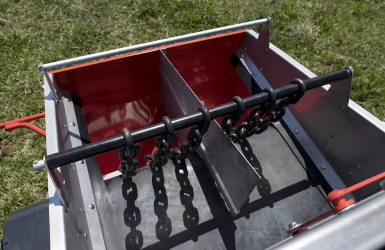 Convoyeur et chaîne pour les correctifs