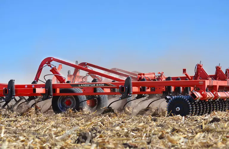 Aanzicht van de KUHN zaaibedcultivator LANDSTAR 6405