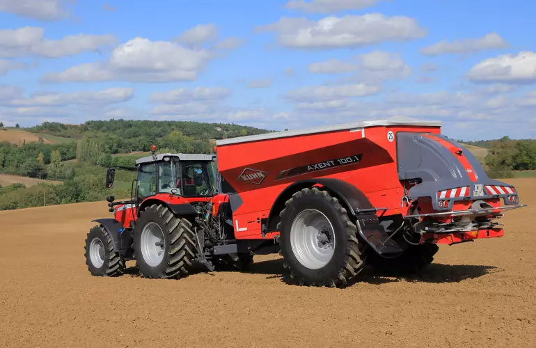 AXENT fertiliser spreader at work in the field