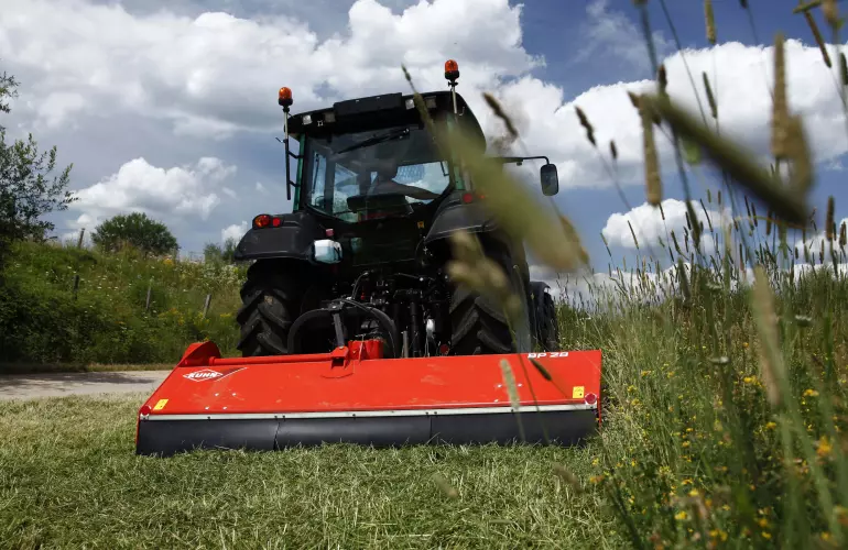 klepelmaaier BP 28 aan het werk