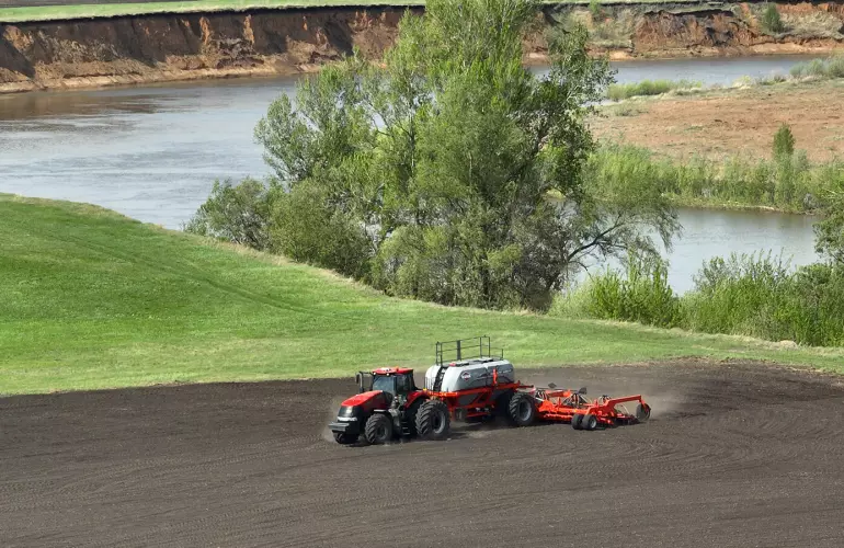 Min-till seed drill ESPRO RT 12000 RC at work
