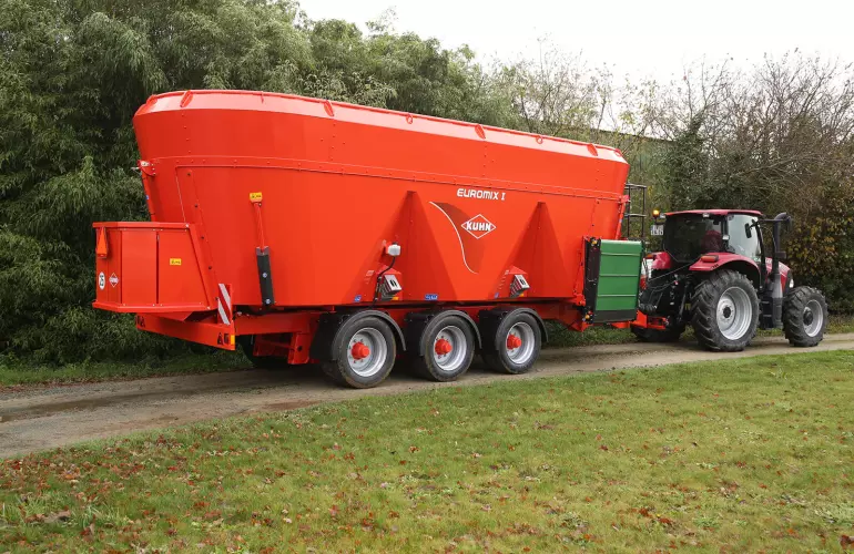 Photo mélangeuse traînée EUROMIX 3 DL vu côté