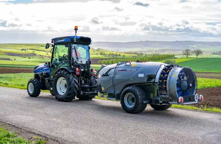 GEO 2 trailed sprayer at work