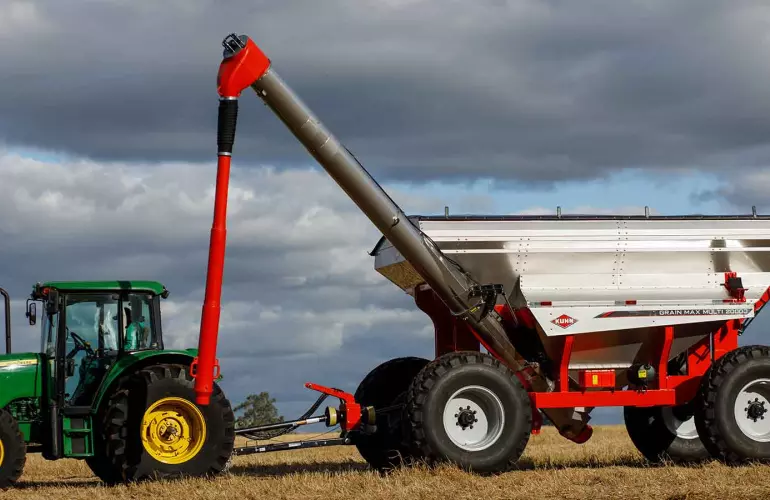 GRAIN MAX MULTI-USAGES au travail sur le terrain