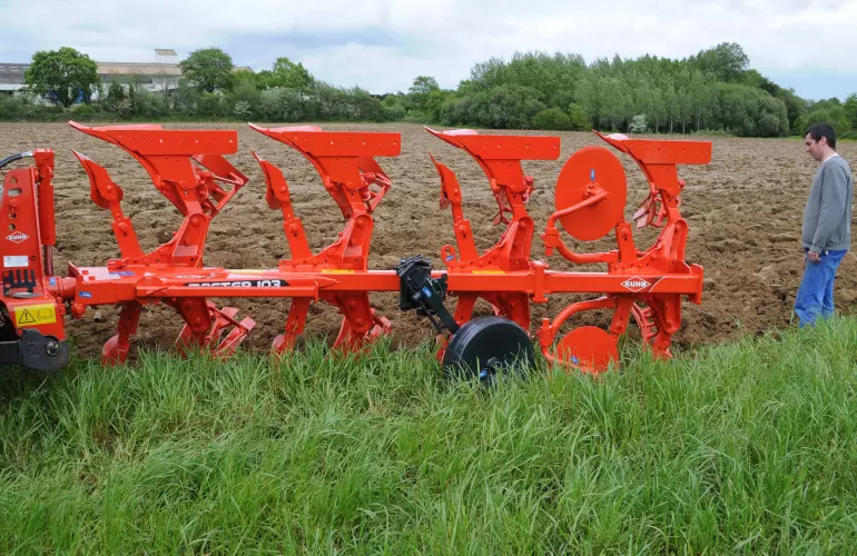The plough MASTER 103 allows you to work in all conditions thanks to its proven reliability.