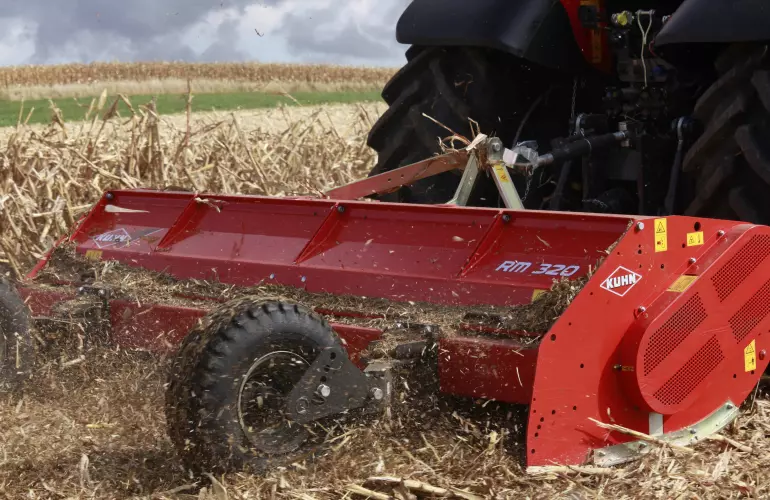 RM 320 shredder at work in a corn field