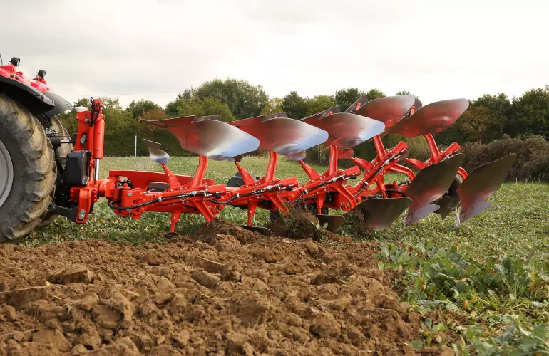 Het geautomatiseerd heffen van de individuele ploeglichamen maakt het mogelijk duidelijke kopakkers te maken zonder de onkruidzaden naar boven te brengen