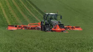 . In a single pass, the FC 13460 RA belt grouper forms a swath about 1.80 m to 3 m wide with the forage collected over a cutting width of more than 13 m