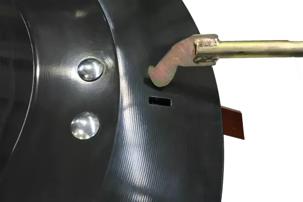 Con una herramienta en forma de gancho, se pueden sustituir fácilmente las cuchillas.