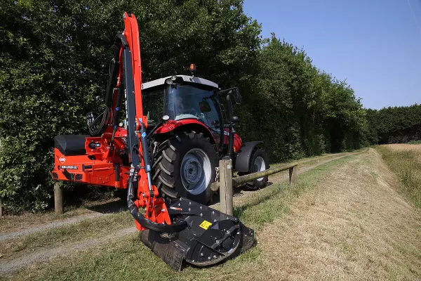 AGRI LONGER GII hedge and grass cutter with Pivot mounted Arm Safety KUHN