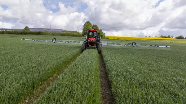 Photo of the ARTEC RS20 self-propelled sprayer at work in a wheat field, front view