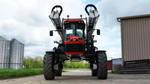 Photo of the ARTEC RS20 self-propelled sprayer with a maximum track width of 2.70 m