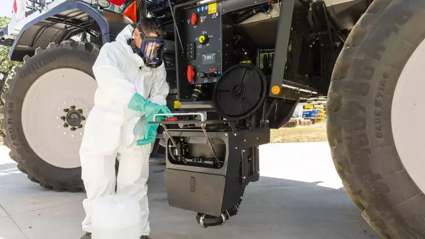 Photo of the operator at the operator's station of the ARTEC F40 EVO self-propelled sprayer