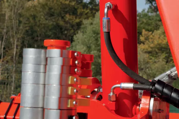 Opening disc adjustment by spacer on the AUROCK trailed seed drill for no-till and conservation agriculture