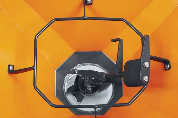 Special agitation system (agitator) for the flow of sticky products on the salt and sand spreader AXEO