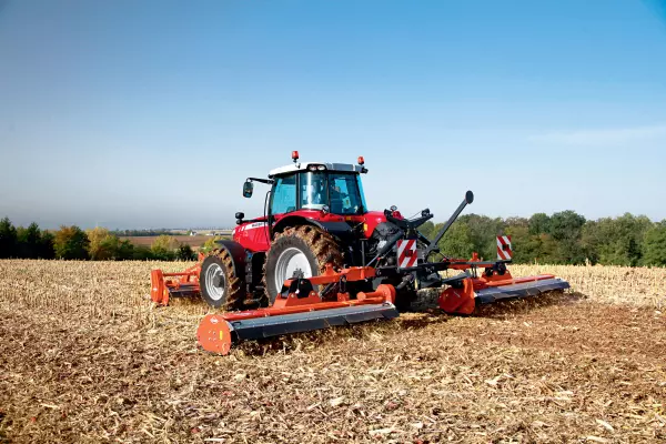 La trituradora BP 8300 trasera utilizada con una trituradora frontal te permite alcanzar rendimientos más altos