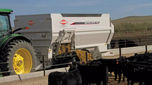 BTC 100 Series horizontal mixer in action